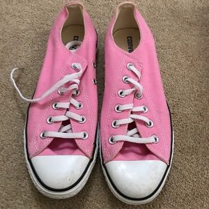 Pink low top converse all stars sneakers